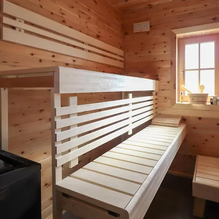 Schoenes Holzhaus In Ferienhaus *