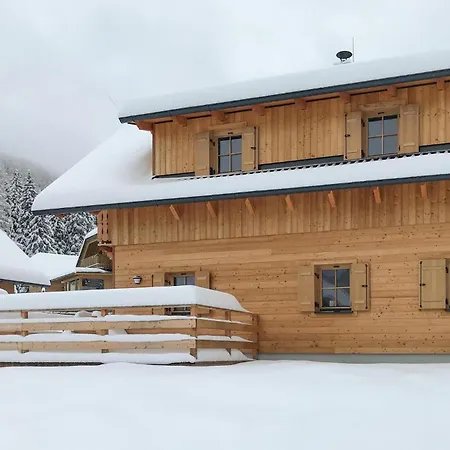 Schoenes Holzhaus In