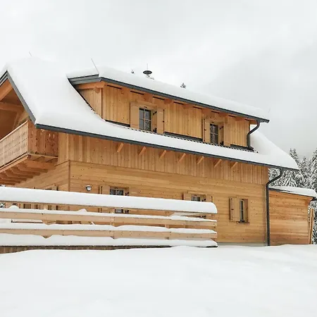 Schoenes Holzhaus In Ferienhaus