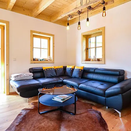 Schoenes Holzhaus In Holiday home Flattnitz